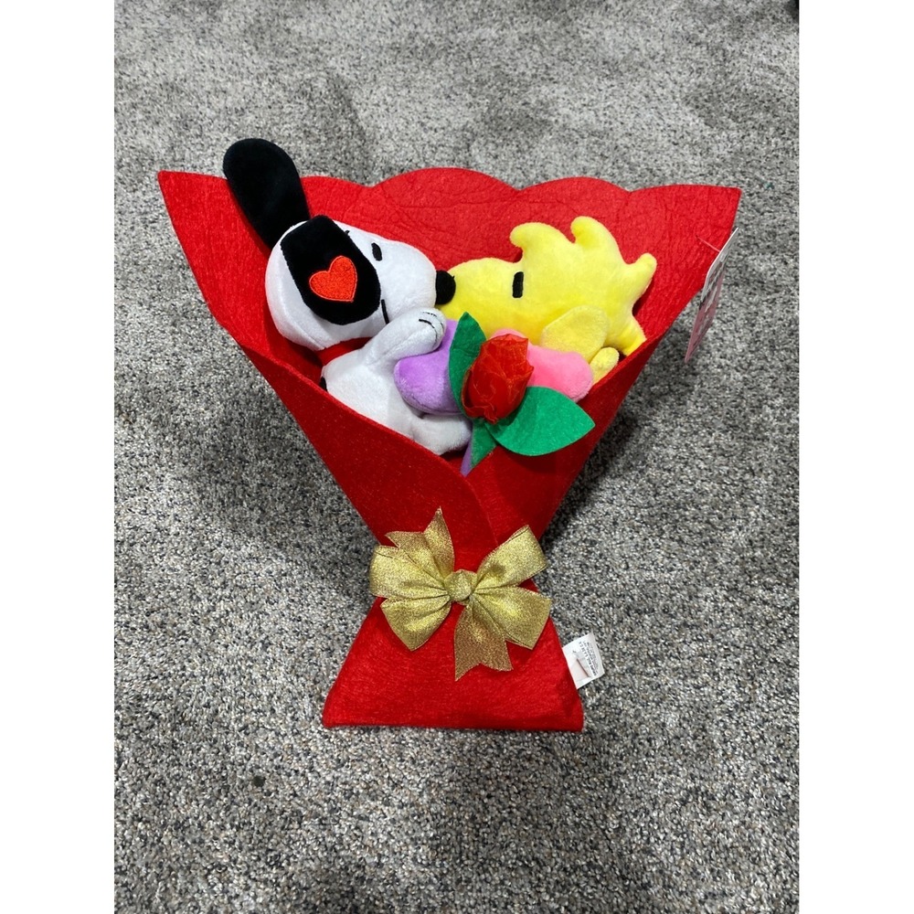 Peanuts Snoopy Woodstock Plush Bouquet Valentines Day Gift Red Felt Wrap NWT